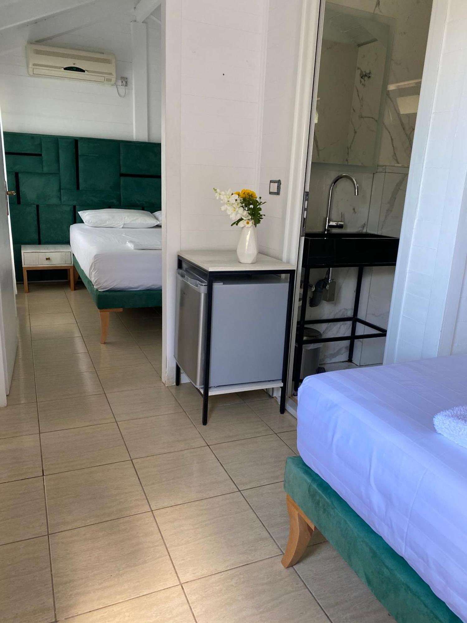 Alevra Hotel Dhermi Exterior photo